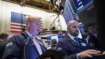 Giới đầu tư ồ ạt đua lệnh mua cổ phiếu trong phiên cuối tháng 3